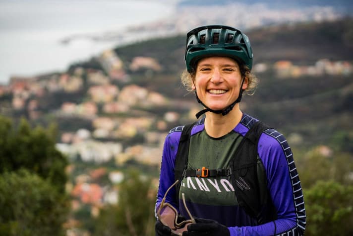 Ines Thomas, Ex-Profi-Bikerin und nun Trailfinder für FREERIDE