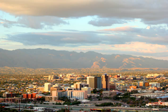 De metropool Tucson is omgeven door indrukwekkende bergketens die perfecte omstandigheden bieden om te fietsen.