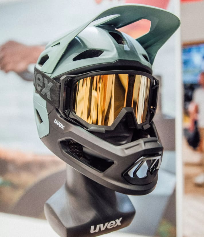 Ab Frühjahr 2023 ist der neue Gravity-Helm Revolt von Uvex im Handel.
