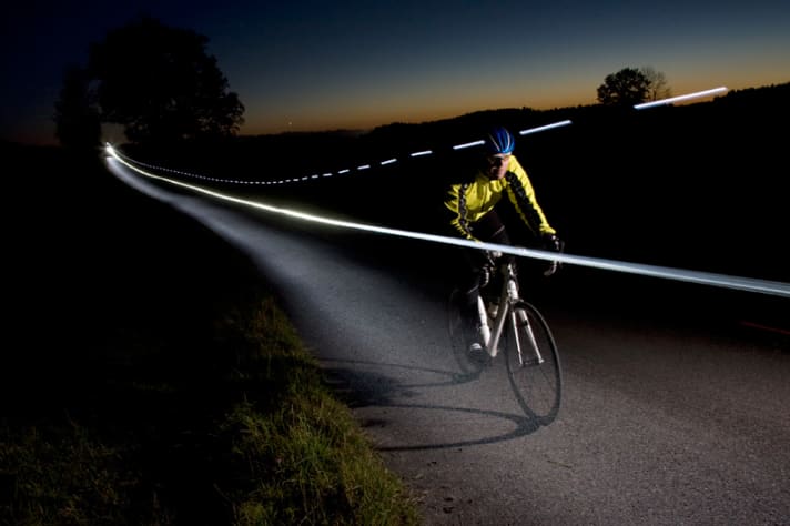   Radeln bei Nacht erfodert gutes Licht und erhöhte Konzentration. Ideal: vor dem Rennen ausprobieren 