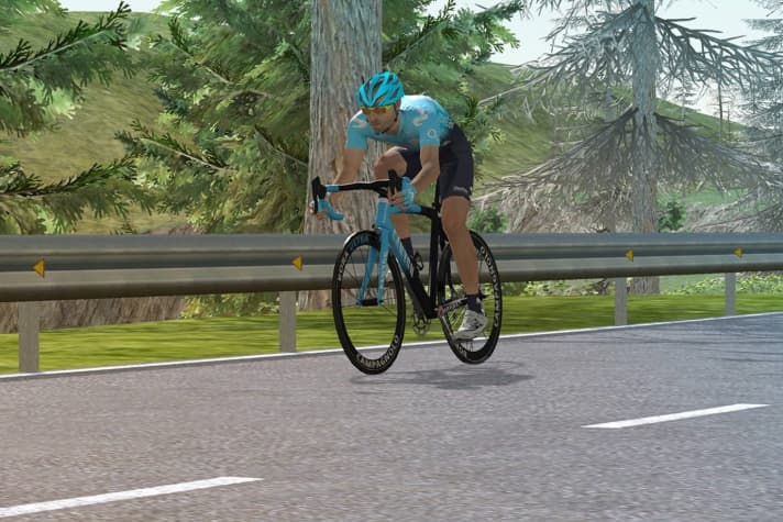   Prominenteste Marke der Bkool Software: Im Rahmen der Movistar Virtual Cycling Challenge sind Canyon-Bikes im Team-Look auf den virtuellen Kursen unterwegs.