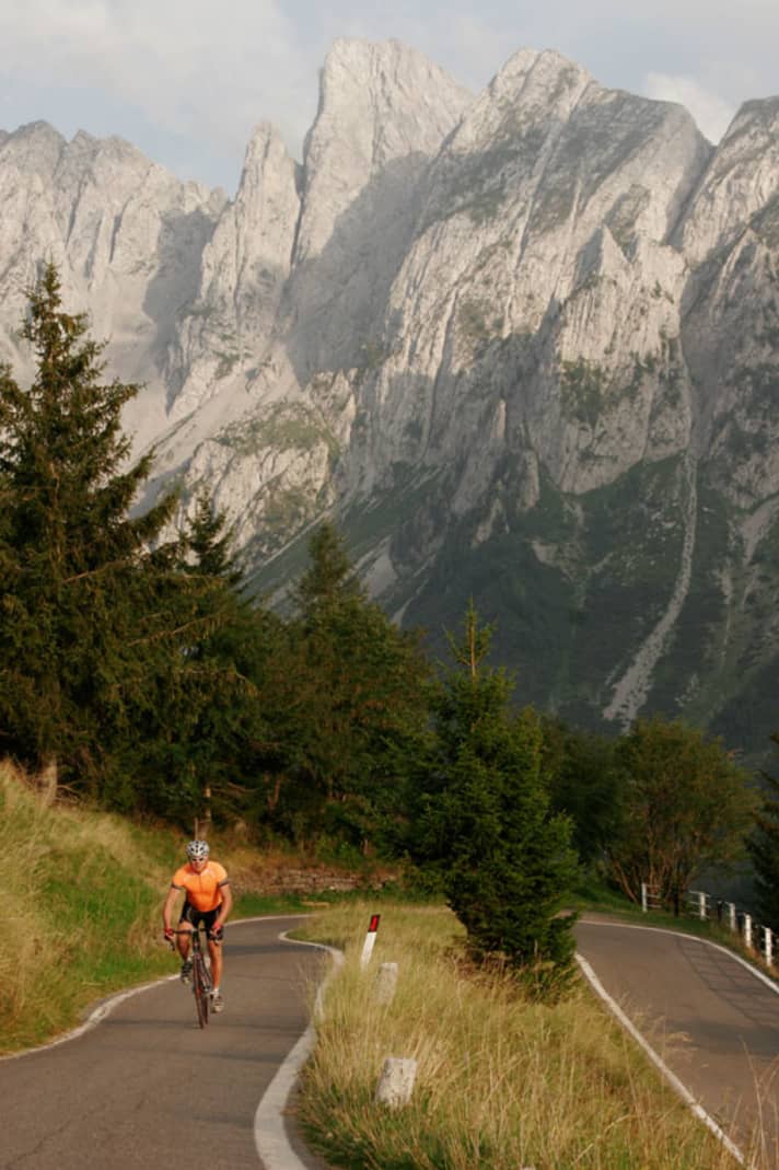  Entlegen: schmales Traumsträßchen zum Passo del Vivione 