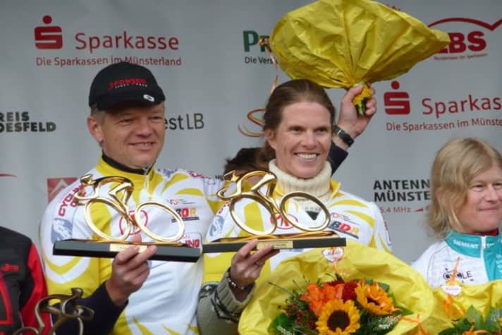    Gesamtsieger und Gesamtsieger beim German-Cycling-Cup: Thomas Kapuste vom Team Radon-Cyclepower und Manuela Haverkamp-Roisch vom Team     Lexxi TeamTrikot24.de   