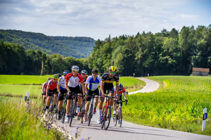 Bei der Ride Tour im Rahmen der Deutschland-Tour 2022 geht es 120 Kilometer an der Seite der Ex-Profis André Greipel und Fabian Wegmann durch die Fränkische Schweiz.