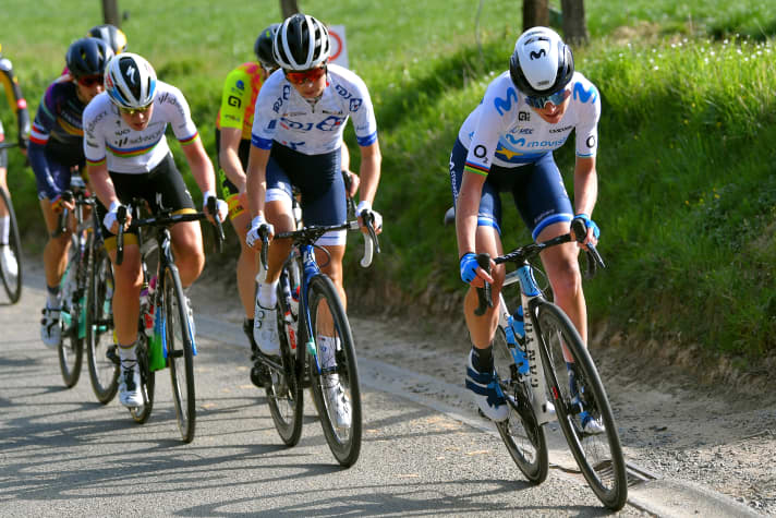 Annemiek Van Vleuten (NL), Team Movistar & Cecilie Uttrup Ludwig (DK), Team FDJ Nouvelle während der Flandern-Rundfahrt 2021.