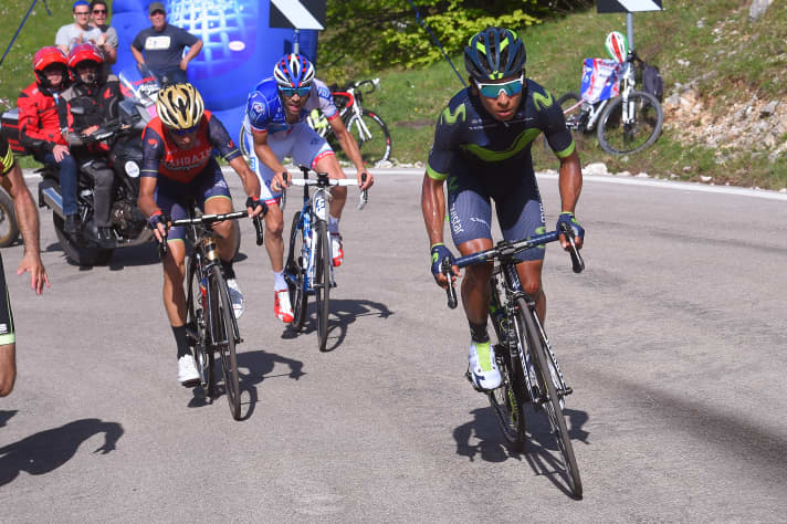  Beim Giro 2017 hängte Nairo Quintana Vincenzo Nibali und Thibaut Pinot am Blockhaus ab.