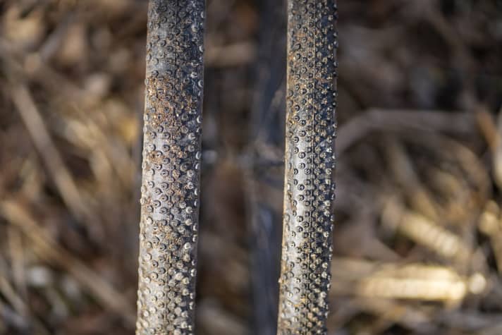 Wie breit sollten Reifen am Gravelbike sein? Links der Schwalbe G-One Bite in 50 Millimeter, rechts als 40-mm-Version
