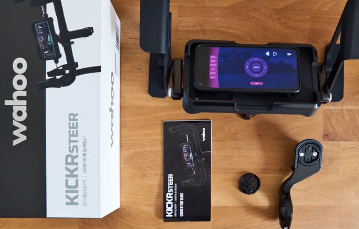 In der Packung: Kickr Steer, Halter, Navi-Adapter, Garmin-Adapter & Anleitung