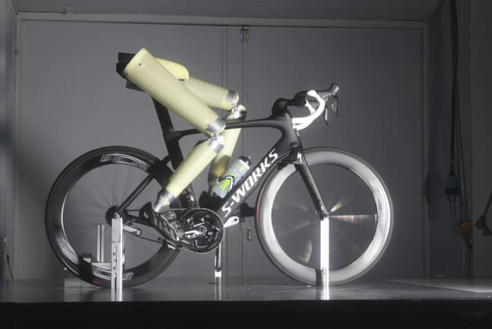 Wie aerodynamisch ein Rennrad ist, wird für Wettkampf-Rennräder im Windkanal gemessen.