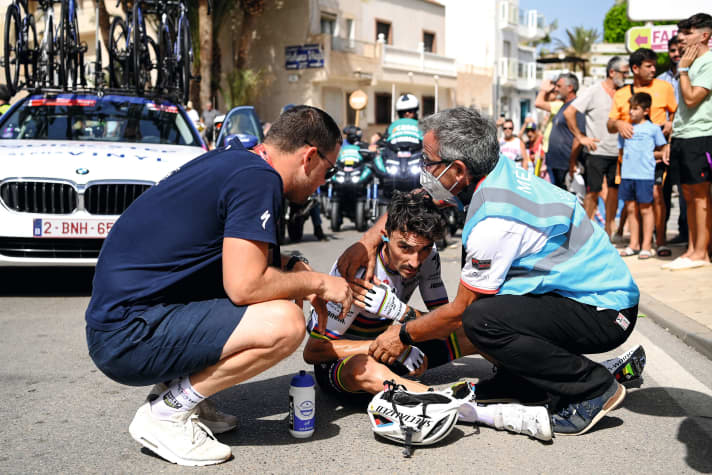 Am Boden: Julian Alaphilippe stürzte auch bei der Vuelta schwer