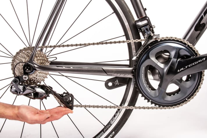   Kettenlänge, Schaltwerklänge und Umwerfermontagehöhe müssen auch nach dem Umbau der Rennrad-Schaltung gut aufeinander abgestimmt sein.