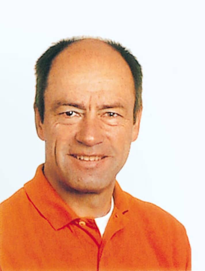   Dr. Robert Eifler istVerbandsarzt im BundDeutscher Radfahrer. Erarbeitet als Spezialistfür Innere Medizin undLeistungsdiagnostikam SportmedizinischenInstitut Frankfurt/Main 