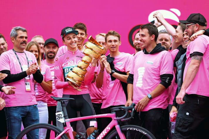 Die Grünen ganz in Rosa: Team Bora-Hansgrohe feiert den ersten Grand-Tour-Sieg