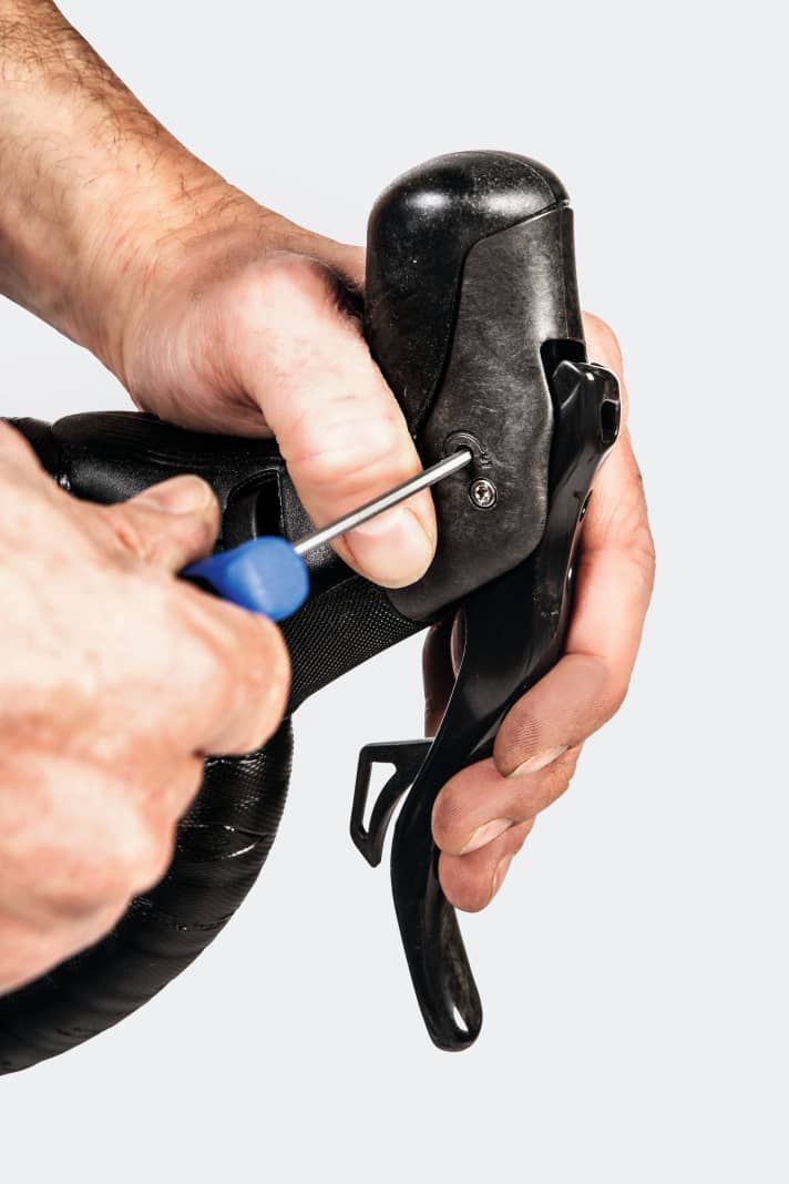 Hydraulische Scheibenbremsen von Campagnolo haben die ­Besonderheit, dass sich – neben der Griffweite – auch der Leerweg bis zum Druckpunkt in zwei ­Positionen einstellen lässt. 