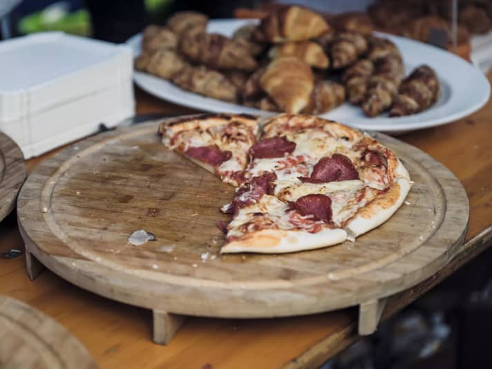 Die zweite Verpflegungsstation serviert leckere Pizza aus dem Ofen 