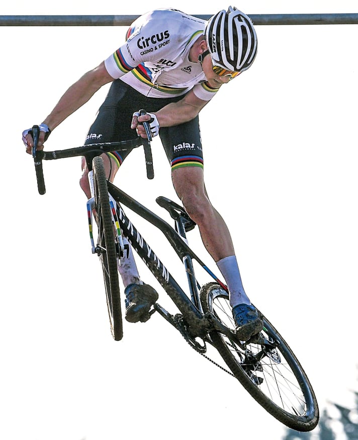 Ausdrucksstark: Mathieu van der Poel achtet im Cyclocross auf gute Haltungsnoten | en