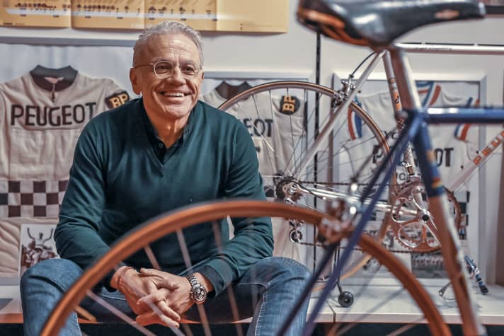Andreas Höhnen besitzt einen ganzen Raum voller historischer Räder, Trikots und Radsport-Erinnerungsstücke