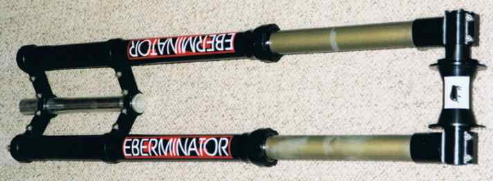   Dickes Ding: Die Doppelbrücken-Federgabel, die sich „Eberminator“ nannte.