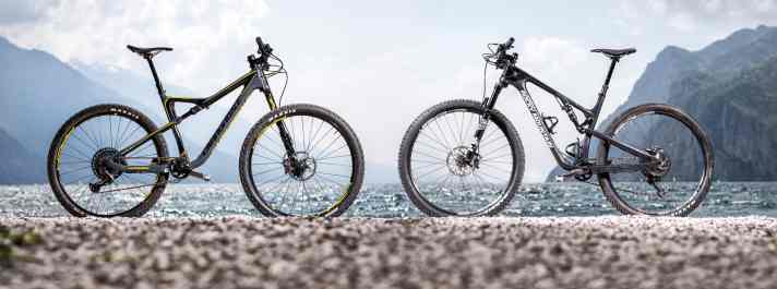   Die Test-Bikes beim BIKE-Festival 2018 am Gardasee. Das Rocky Mountain startete beim Marathon, das Cannondale bewältigte den Dalco-Trail.