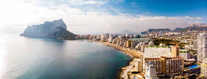 Im Februar schon von Frühlingstemperaturen geküsst: Calpe, die erste Marathon-Station an der spanischen Costa Brava.