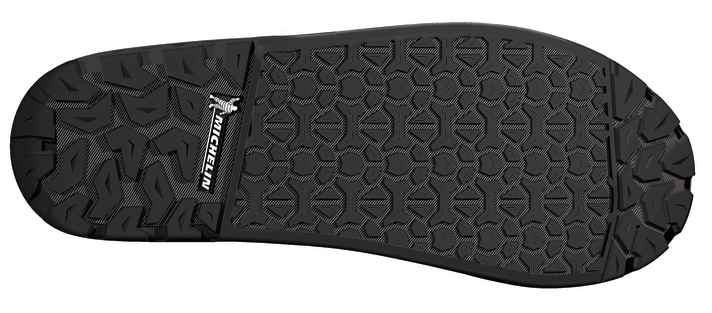   Die Sohle wurde mit Michelin entickelt und soll besonders griffig sein.