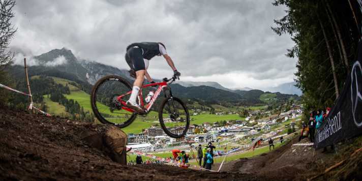   Zwei spannende Material-Facts: Alle Fahrer in den Top 10 – wie hier Mathias Flückiger – fuhren mit einer Variostütze. Außerdem griffen mit Schurter, Colledani, Colombo und Flückiger vier der schnellsten zehn Herren zum Hardtail.