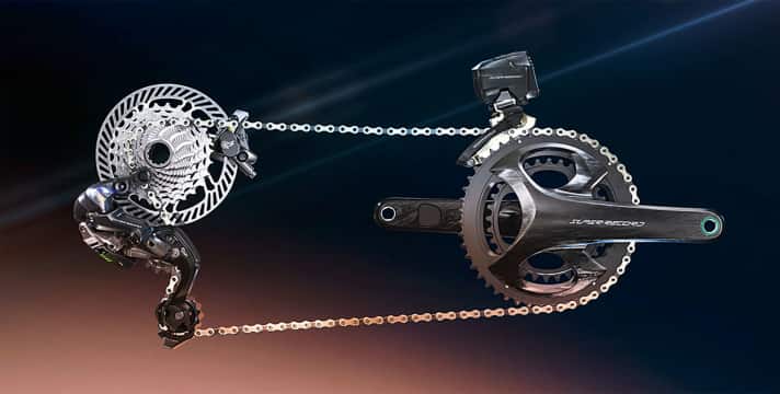 Neueste Schalttechnologie an High-End-Gruppen gibt es inzwischen bei allen großen  Herstellern nur noch elektronisch. Im Sommer zog Campagnolo als letzter Komponentenspezialist nach: Die Super Record Wireless  wechselt die Gänge, der Modellname verrät  es, per Funksignal. SRAM – das US-amerikanische Unternehmen gilt als Wegbereiter für  diese Technologie – hat bereits die komplette  Produktpalette für Straßenräder „entkabelt“