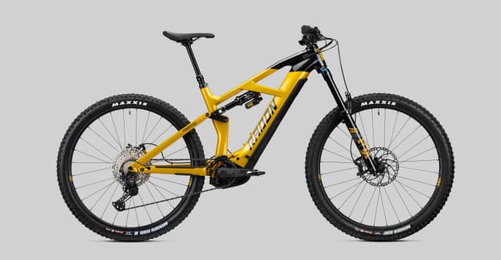   Das Render 9.0 ist für 5199 Euro noch etwas besser ausgestattet als der kleine Bruder. Bosch Kiox-Display, Bremsen und Antrieb von Shimanos XT-Gruppe und ein Fahrwerk mit mehr Einstellmöglichkeiten sind die Highlights.