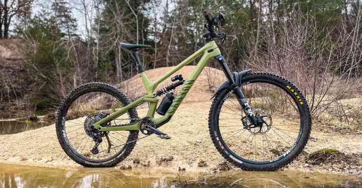 2600 Kilometer und 61 000 Höhenmeter sammelte Tims Dauertest-Bike 2022.