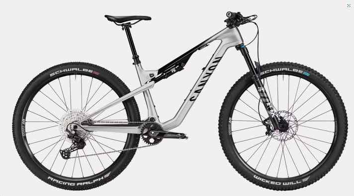 Leicht ist das Canyon Lux Trail CF 6 nicht. Dafür aber unschlagbar günstig und absolut vielseitig.