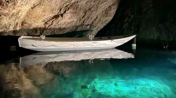 Der Lac Souterrain, der größte unterirdische See Europas , ist eine willkommene Abkühlung im heißen Rhonetal.