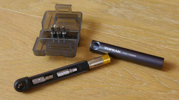   Die fünf gängigsten Bits, die man mit fünf Newtonmetern anziehen soll, sind beim Topeak-Tool im Lieferumfang enthalten.