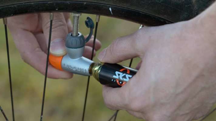 Gaskartuschen wiegen viel und sind für den einmaligen Gebrauch bestimmt - nix für Bikepacking-Touren.