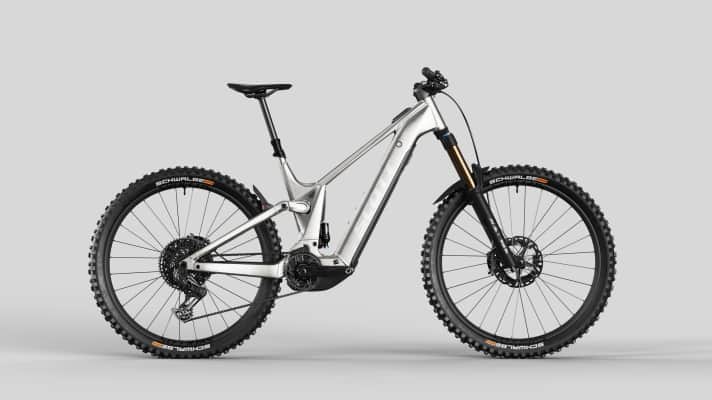 Optisch wie technisch sind Carbon- und Aluminium-Rahmen des Scott Patron 2025 nahe beieinander. Auf der Waage trennt sie ein großer Gewichtsunterschied von zwei Kilo.