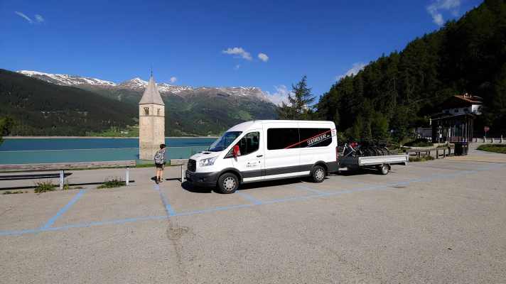 Südtirol-Bike hat sich auf den Transport von Bikern samt sicherem Sportgerät-Transport spezialisiert.