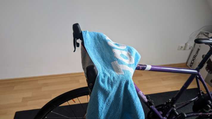 Handtuch beim Indoortraining