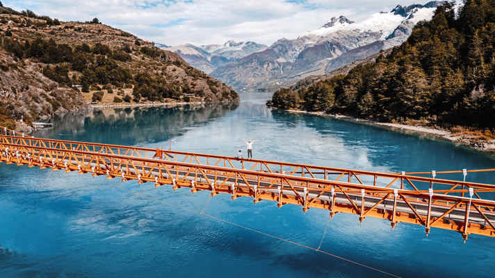 Patagoniens Gletscher sorgen hier für das blaueste Wasser, das wir je gesehen haben.