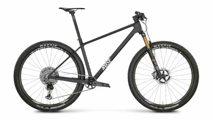 Mit edlen Shimano XTR- und Fox-Factory-Bauteilen kommt das Rose PDQ 3 für 5499 Euro daher.