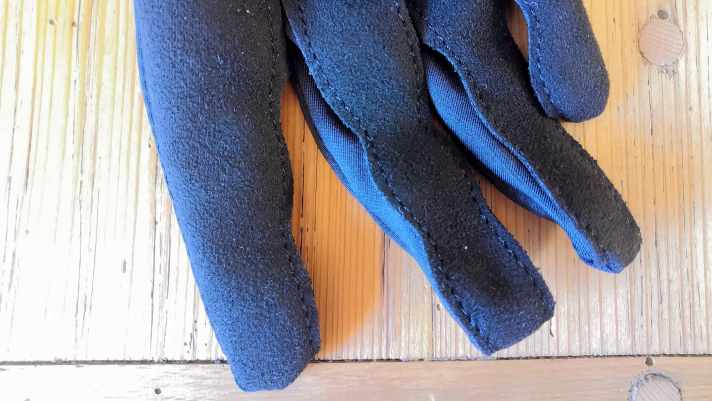 Bei den neuen SQ-Gloves wurden überlappende Nähte verwendet.