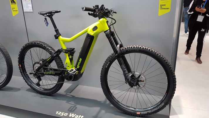   Im Kettler Quadriga Duo CX12 FS stecken zwei Powertube-Akkus, damit hat das Bike bis zu 1250 Wattstunden Akkukapazität. So geht dem neuen Bosch-Antrieb nicht so schnell der Saft aus. 150 Millimeter Federweg, 27,5 Zoll, ab 5999 Euro.