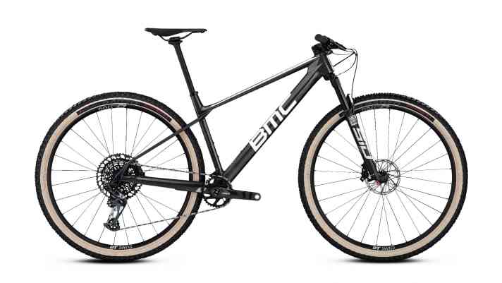   <a href="https://luna.r.lafamo.com/ts/i5533923/tsc?amc=con.blbn.497955.507800.14129791&smc=BIKE&rmd=3&trg=https%3A%2F%2Fwww.fahrrad-xxl.de%2Fsuche%2F%3Fq%3DBMC%2BTwostroke%2B2022" target="_blank" rel="noopener noreferrer nofollow">BMC Twostroke</a> *, 9,8 kg: sehr flach mit einem Lenkwinkel von im BIKE-Testlabor gemessenen 66,8 Grad. Kurze Kettenstreben und maximal auf Sitzkomfort ausgelegt.