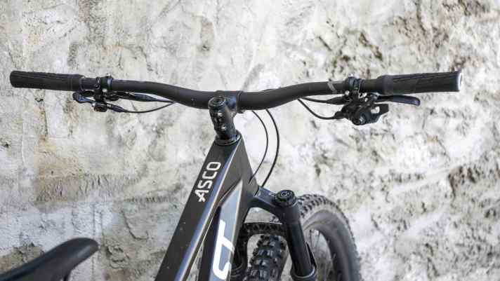 Trotz leichtem Gewicht gibt Newmen Lenker und Vorbau für jede Art des Mountainbike-Einsatzes frei.