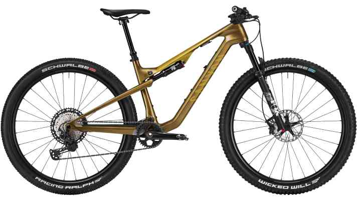 Mit Shimano XT Ausstattung platziert sich das Canyon Lux Trail CF8 im preislichen Mittelfeld.