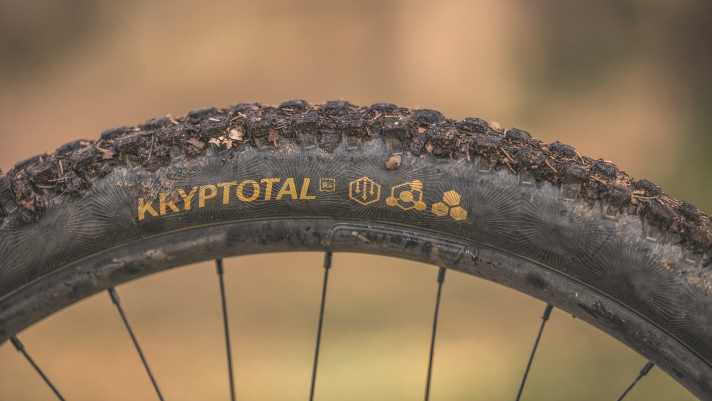 Continental ist nach wie vor der einzige Reifenhersteller, der in Deutschland produziert. Doch Obacht: Je nach Modell kommen die Conti-Reifen auch aus Asien.