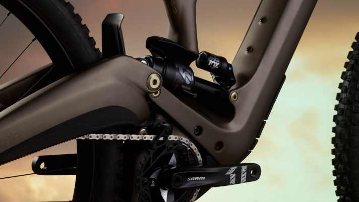 Prägend fürs Ibis Oso 1.1 bleibt das asymmetrische Design der Heckfederung.