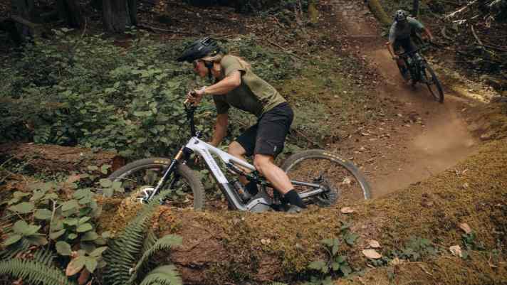 Die legendären Northshore-Trails bieten ideale Testbedingungen für das Setup der Rocky Mountain Motoren