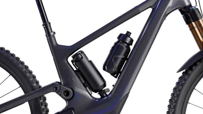 Ins Rahmendreieck des Scott Voltage passen eine große Trinkflasche UND Zusatz-Akku. Das gelingt kaum einem E-MTB am Markt!