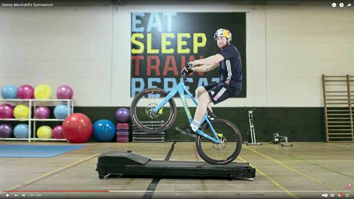 Bildausschnitt aus dem YouTube-Video “Gymnasium” von Danny MacAskill