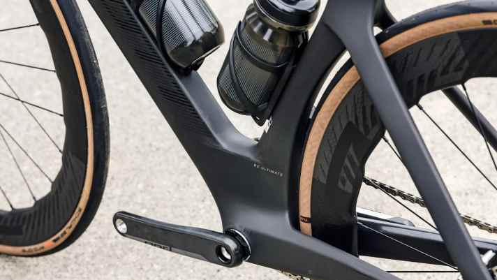 Leicht und schnell, der Rahmen erinnert an ein Zeitfahrrad