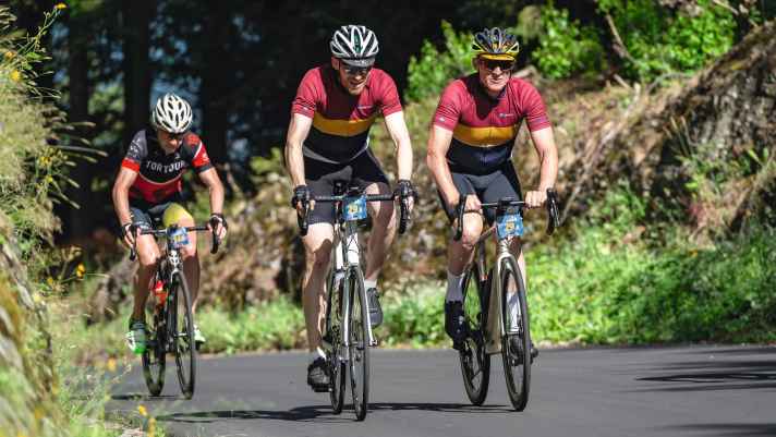Beim Team Father & Son bringt Vater Clemens jahrelange Rennerfahrung ein, Sohn Felix dafür jugendliche Kraft